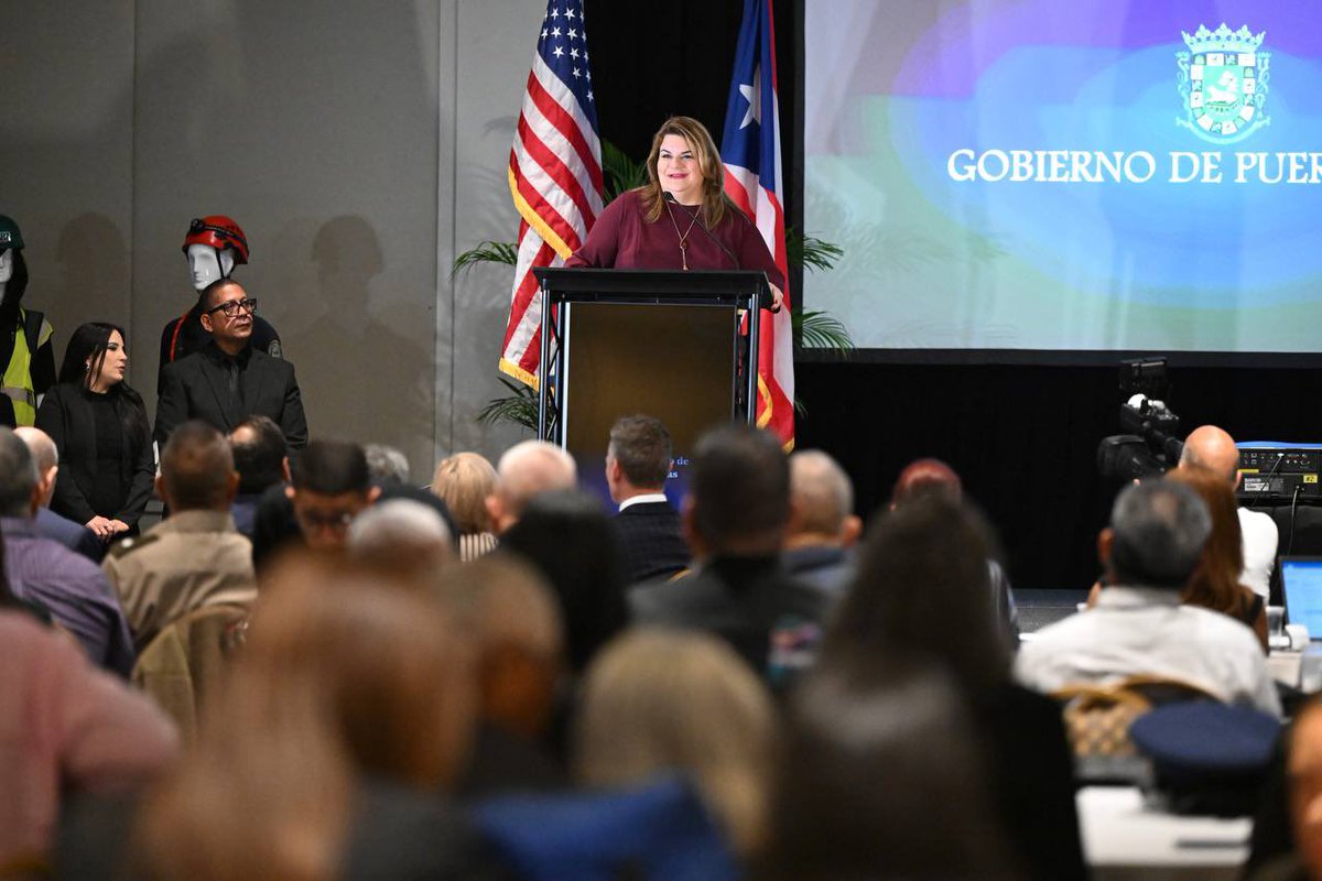 Jenniffer's tweet image. Sin comunicación no hay respuesta. Por eso, me enorgullece anunciar la expansión oficial del sistema #FirstNet en nuestra isla, con la apertura del primer centro de llamadas en español que operará desde Aguadilla, con la creación de 80 nuevos empleos, para clientes de habla