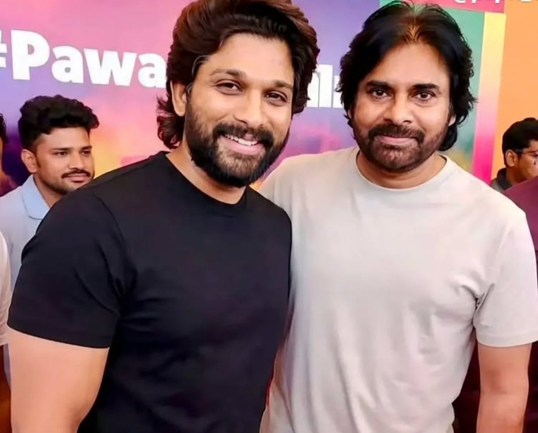 KadapaPSPKRCFC's tweet photo. Rey Paytms Ma Madhya Enni Godavalu Pettina Mem Antha Okate
Jai Bunny Jai Kalyan Babu ๐ฅ๐ฅ๐ค
#PawanKalyan #AlluArjun #AA22 #HariHaraVeeraMallu #PushpaTheRampage #AlluArjun๐ต https://t.co/EVP1I0e6Uf