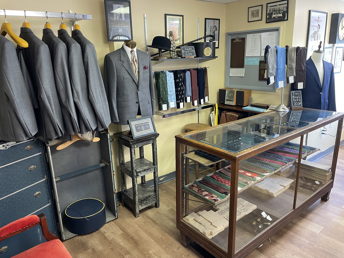 msvendrilloco's tweet image. The store might seem small, but don’t let appearance fool you. In this shop are thousands of custom fabric options for suits, sport coats, and shirts. Hundreds of accessories, and even ready-to-wear clothing suitable for any occasion.