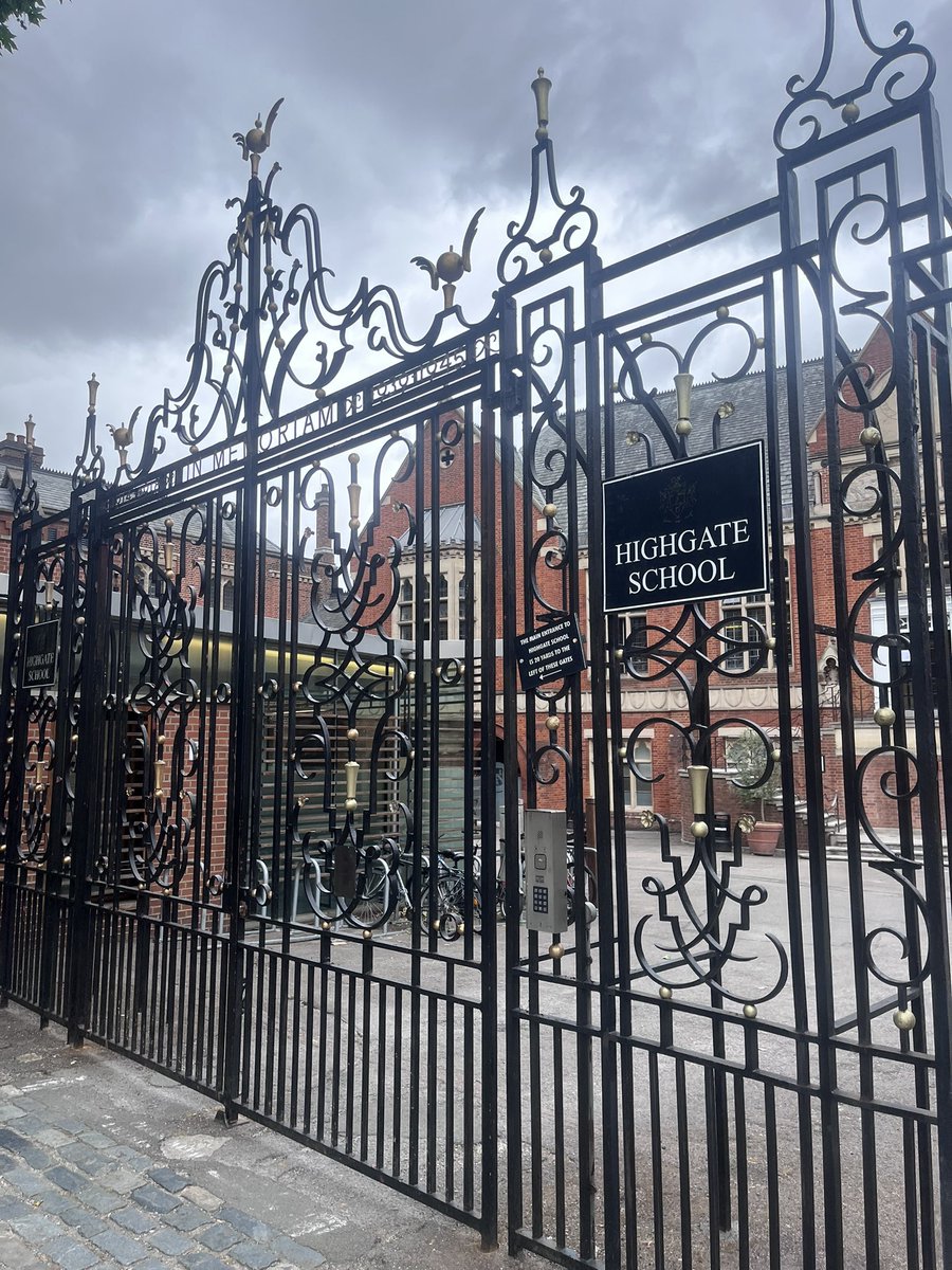 Another fantastic day delivering a full-day UCAT course to six intelligent and well engaged students from Highgate School in North London. Wishing them the best of luck in their exams — if today is anything to go by, they’re well on their way to becoming great future doctors! 💡