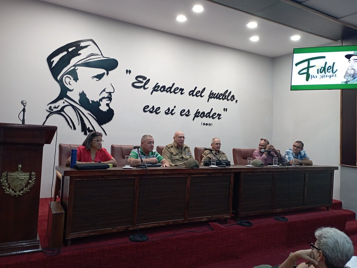YCunat707's tweet photo. Comprometidos  el municipio de avanzar en el Ejercicio de la Tierra los directivos de INOTU y la Agricultura, existe el capital humano, relaciones de trabajo y logística para enfrentar la responsabilidad en el Ordenamiento de la tierra para lograr la producción agropecuaria. https://t.co/xmhXoRIRCf