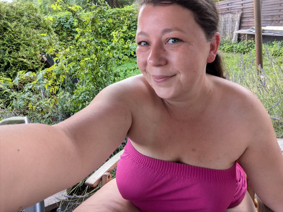 Warten aufs Gewitter, vielleicht nackt im Regen? ;) Livestream ist an!

stripchat.com/KasiaPrivat/fo…

#dOnnerstag #outdooradventures  #draußen #nomakeup #livecam #naturalbeauty #berlin #naturpur #hairy #sensual #werbung #videos #playtime #spinthewheel #livetouch #spielzeug