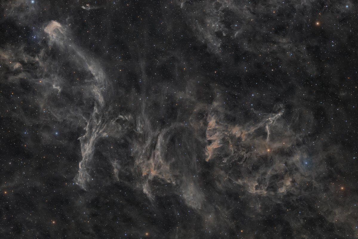 Voici le dernier projet en date avec l'équipe FACT🇫🇷, 74 heures de poses au plus proche d'une des étoiles les plus connues de l'hémisphère nord, l'étoile polaire ! Les "IFN" aux confins de cette région du ciel sont particulièrement difficiles a capturer tant ils sont peu lumineux