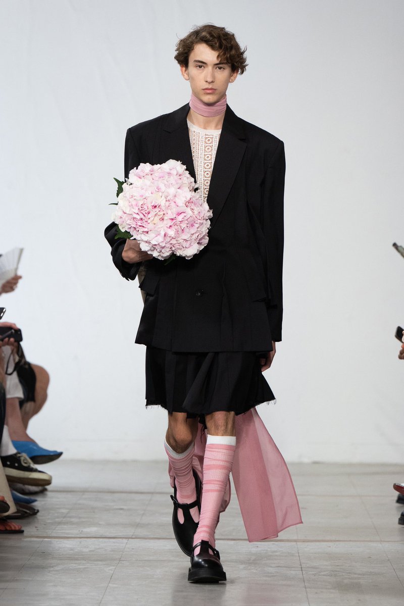 jacquemusx's tweet image. Scheming to rob a Feng Chen Wang store…