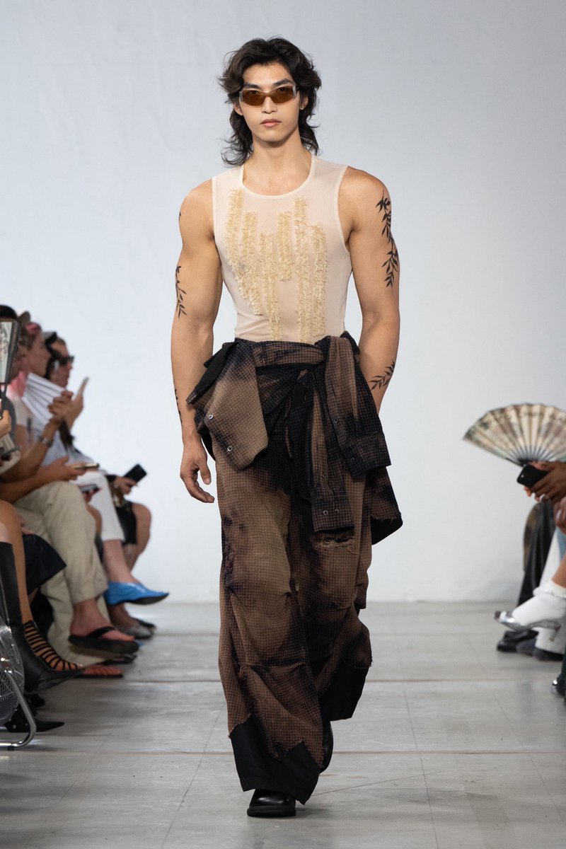 jacquemusx's tweet image. Scheming to rob a Feng Chen Wang store…