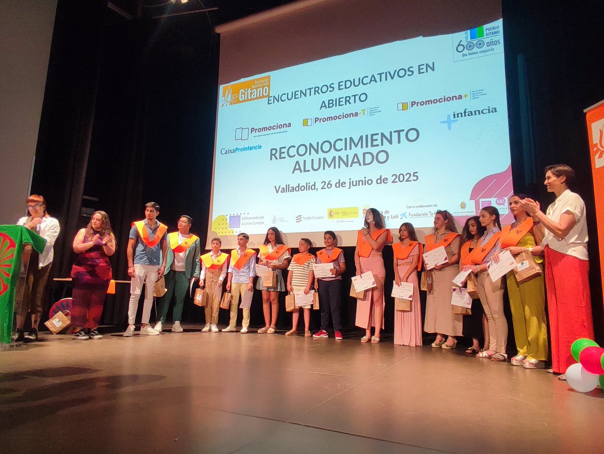 gitanos_org_CYL's tweet photo. 🧡 Orgullo de identidad en el Encuentro de Educación de FSG #Valladolid: 19 niños y jóvenes titulan y pasan de ciclo 👩🎓👨🎓
@jcyl @FundlaCaixa @AyuntamientoVLL
#promociona #promocionamas #promocionaT #exitoeducativo #competenciasTEAM #gitanosconestudios #gitanasconestudios https://t.co/fdFb9L3hht
