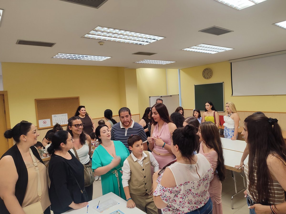 gitanos_org_CYL's tweet photo. 🧡 Orgullo de identidad en el Encuentro de Educación de FSG #Valladolid: 19 niños y jóvenes titulan y pasan de ciclo 👩🎓👨🎓
@jcyl @FundlaCaixa @AyuntamientoVLL
#promociona #promocionamas #promocionaT #exitoeducativo #competenciasTEAM #gitanosconestudios #gitanasconestudios https://t.co/fdFb9L3hht