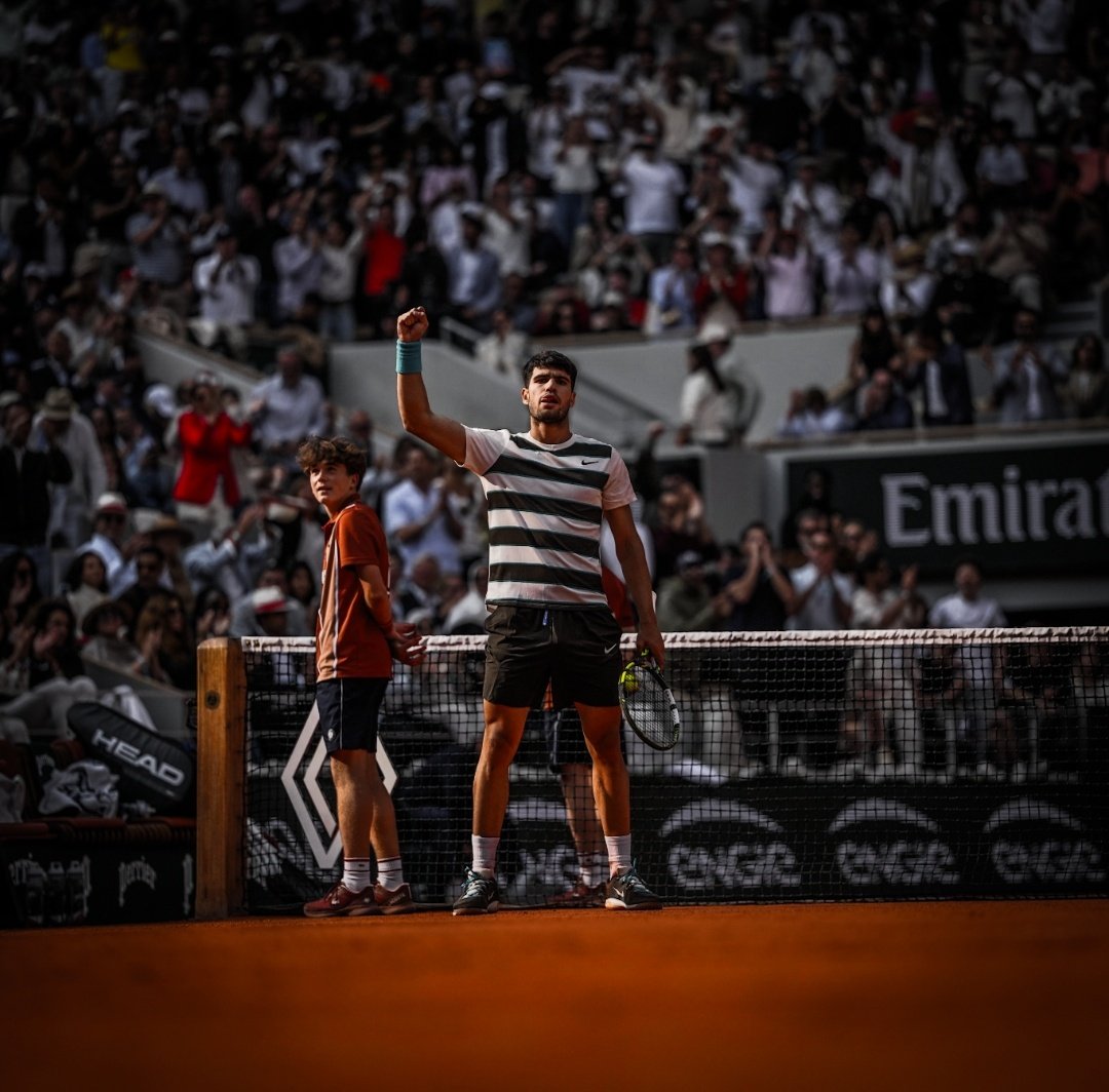 AlcarazProp's tweet photo. Carlos Alcaraz – Big titles won by beating Sinner en route:

• US Open 2022
• Indian Wells 2023
• Indian Wells 2024
• Roland-Garros 2024
• Rome 2025
• Roland-Garros 2025

Jannik Sinner – Big titles won by beating Alcaraz en route:

• N/A https://t.co/OLMhdRDIv8