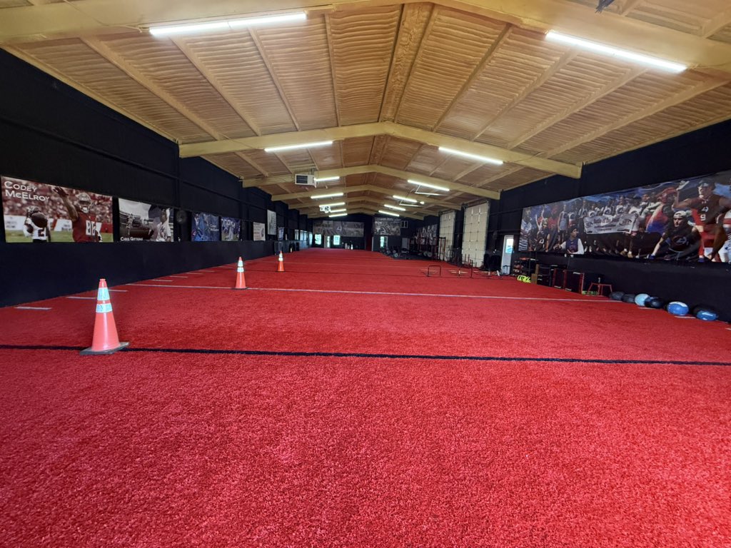 THROWBACK THURSDAY Ready To Go For 🏈 Group at <a href="/C4SportOklahoma/">C4 SportsPerformance</a> 

IYKYK

1st One of the Summer All the OG #C4Family Dudes Know how this about to GO