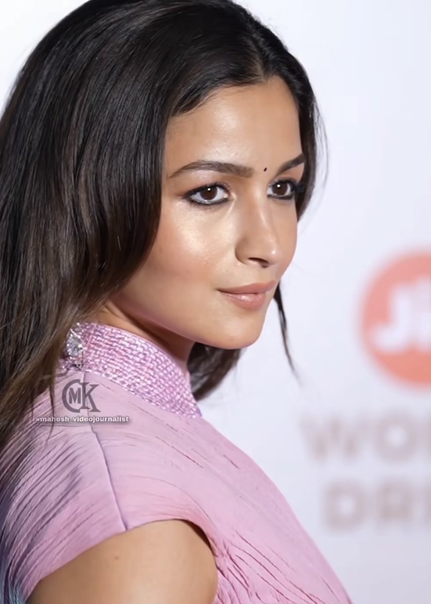 Alia Bhatt for the umraao jaan rerelease event 💗