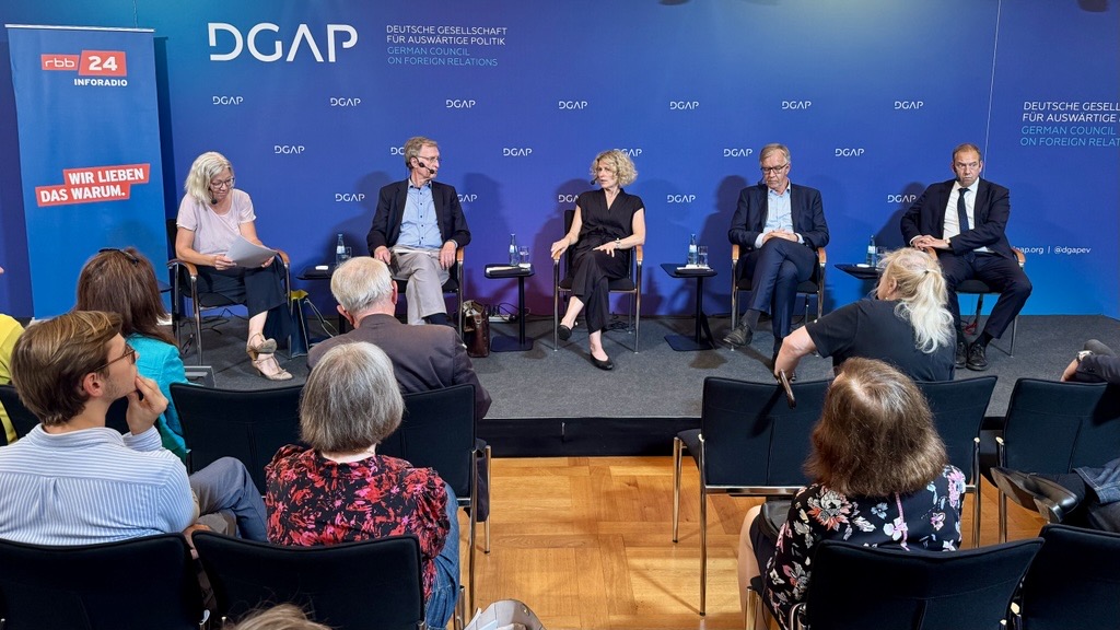 DGAP (@dgapev) on Twitter photo Aufrüstung der NATO, Europas Rolle, Deutschlands Verantwortung – dazu diskutieren wir heute in Kooperation mit <a href="/rbb24/">rbb|24</a> mit dem Wehrbeauftragtem <a href="/HenningOtteMdB/">Henning Otte</a> , <a href="/DietmarBartsch/">Dietmar Bartsch</a>, <a href="/BraussHeinrich/">Heinrich Brauss</a> & Sabine Fischer.📻Sonntag um 11:00 nachhörbar im rbb Forum & der ARD Mediathek. Aufrüstung der NATO, Europas Rolle, Deutschlands Verantwortung – dazu diskutieren wir heute in Kooperation mit <a href="/rbb24/">rbb|24</a> mit dem Wehrbeauftragtem <a href="/HenningOtteMdB/">Henning Otte</a> , <a href="/DietmarBartsch/">Dietmar Bartsch</a>, <a href="/BraussHeinrich/">Heinrich Brauss</a> & Sabine Fischer.📻Sonntag um 11:00 nachhörbar im rbb Forum & der ARD Mediathek.