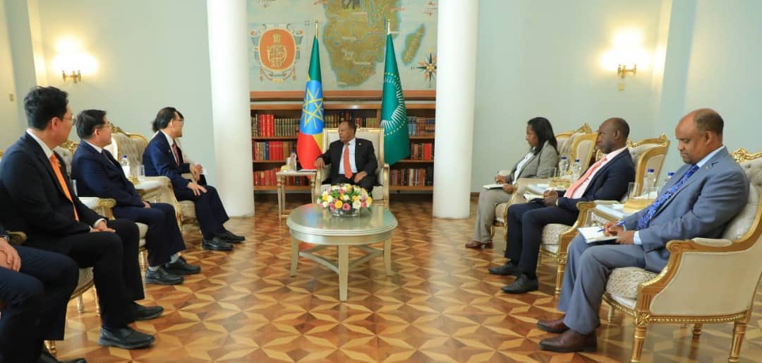POEthiopia's tweet image. H.E President Taye Atske Selassie received a delegation of Republic of Korea 🇰🇷parliamentarians lead by H.E. JOO Ho Young,Deputy speaker of National Assembly. They discussed on strengthening of the historical relations and enhancing economic cooperation between the two countries.