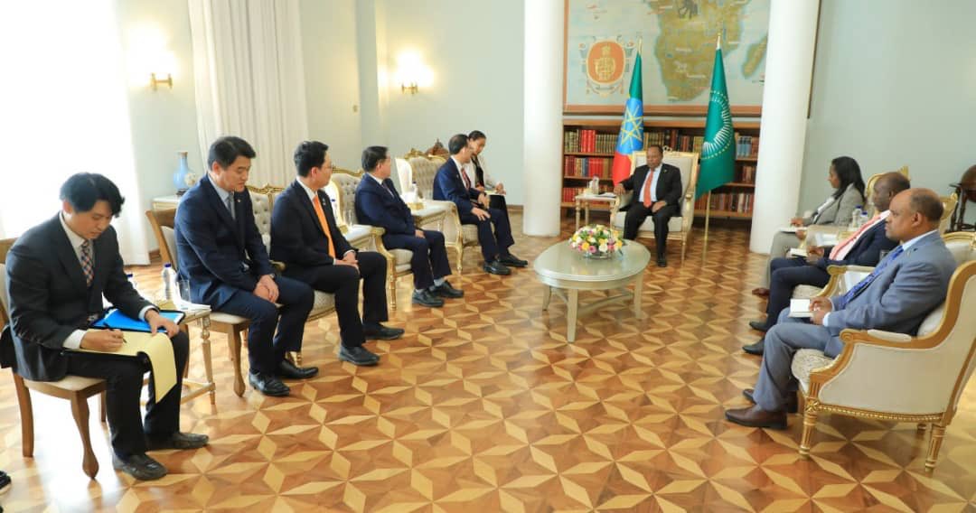 POEthiopia's tweet image. H.E President Taye Atske Selassie received a delegation of Republic of Korea 🇰🇷parliamentarians lead by H.E. JOO Ho Young,Deputy speaker of National Assembly. They discussed on strengthening of the historical relations and enhancing economic cooperation between the two countries.