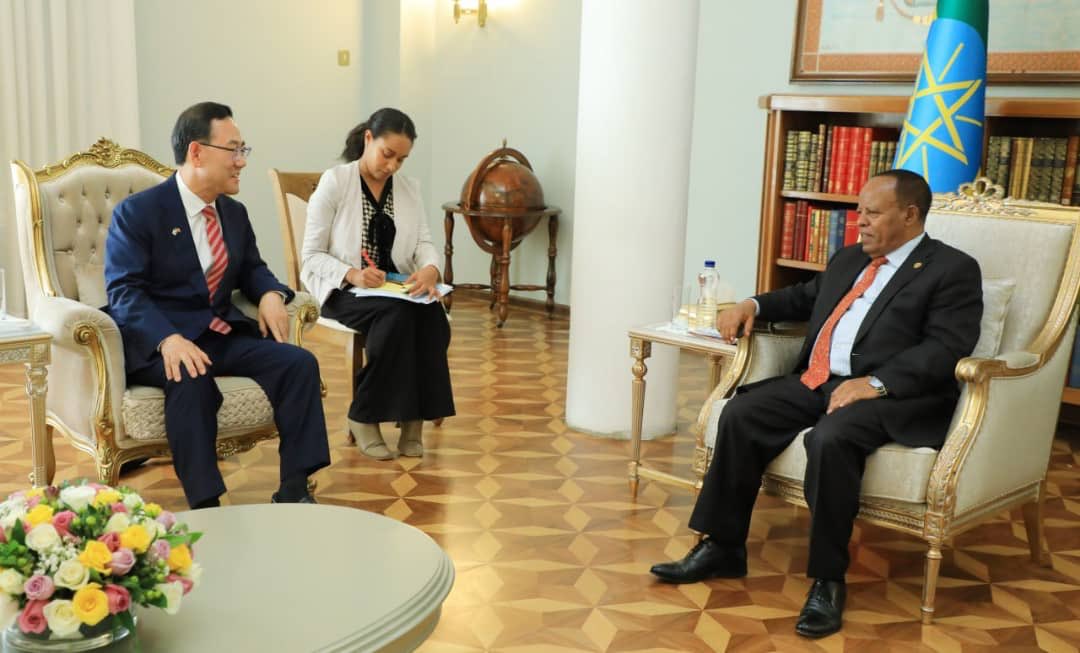 POEthiopia's tweet image. H.E President Taye Atske Selassie received a delegation of Republic of Korea 🇰🇷parliamentarians lead by H.E. JOO Ho Young,Deputy speaker of National Assembly. They discussed on strengthening of the historical relations and enhancing economic cooperation between the two countries.