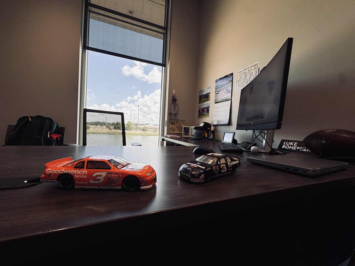 Office just got a lot faster, <a href="/DaleJr/">Dale Earnhardt Jr.</a> 👊🏻🤙🏻
