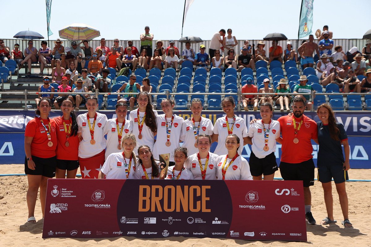 CESA BM PLAYA LA MANGA 2025 (@cesabmplaya25) on Twitter photo 🏆 JUVENIL FEMENINO 🏆
🥇 <a href="/FAndaluzaBM/">Federación Andaluza de Balonmano</a>
🥈<a href="/Fbmcv/">#ComunitatDelHandbol 🧡💙</a>
🥉 <a href="/fedmadridbm/">Fed. Madrileña BM.</a>
📸 Fotos Lola Jiménez
¡Enhorabuena a todas! 🏆 JUVENIL FEMENINO 🏆
🥇 <a href="/FAndaluzaBM/">Federación Andaluza de Balonmano</a>
🥈<a href="/Fbmcv/">#ComunitatDelHandbol 🧡💙</a>
🥉 <a href="/fedmadridbm/">Fed. Madrileña BM.</a>
📸 Fotos Lola Jiménez
¡Enhorabuena a todas!
