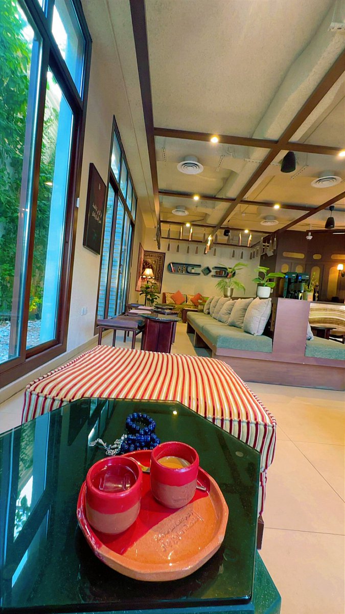 RASMY32's tweet image. طاب يومكم يا اصدقاء ❤️
#قهوتي_اليوم كانت هنا 😍

…خلاصة القهوة ☕️ 

وفخامة المكان …

@KholasaCoffee - المرسلات