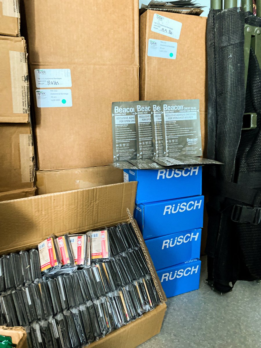 Leleka_FDN's tweet image. Another massive shipment arrived to Ukraine!
Thanks to an incredible anonymous U.S. donor, we got:
🎒 40 med backpacks
🩸 2,000 chest seals
🧠 300 abdominal bandages
👃 4,000 NPAs
🔦 100 headlamps
$50K+ in life-saving aid—straight to the front. 🙌
#LelekaFoundation #MedicalAid