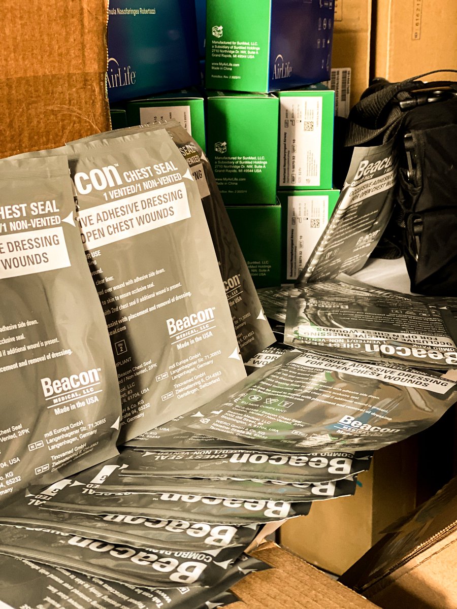 Leleka_FDN's tweet image. Another massive shipment arrived to Ukraine!
Thanks to an incredible anonymous U.S. donor, we got:
🎒 40 med backpacks
🩸 2,000 chest seals
🧠 300 abdominal bandages
👃 4,000 NPAs
🔦 100 headlamps
$50K+ in life-saving aid—straight to the front. 🙌
#LelekaFoundation #MedicalAid