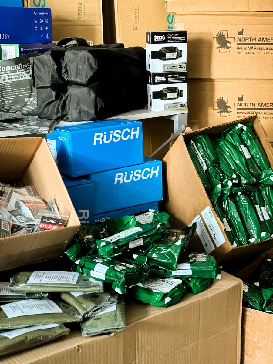 Leleka_FDN's tweet image. Another massive shipment arrived to Ukraine!
Thanks to an incredible anonymous U.S. donor, we got:
🎒 40 med backpacks
🩸 2,000 chest seals
🧠 300 abdominal bandages
👃 4,000 NPAs
🔦 100 headlamps
$50K+ in life-saving aid—straight to the front. 🙌
#LelekaFoundation #MedicalAid