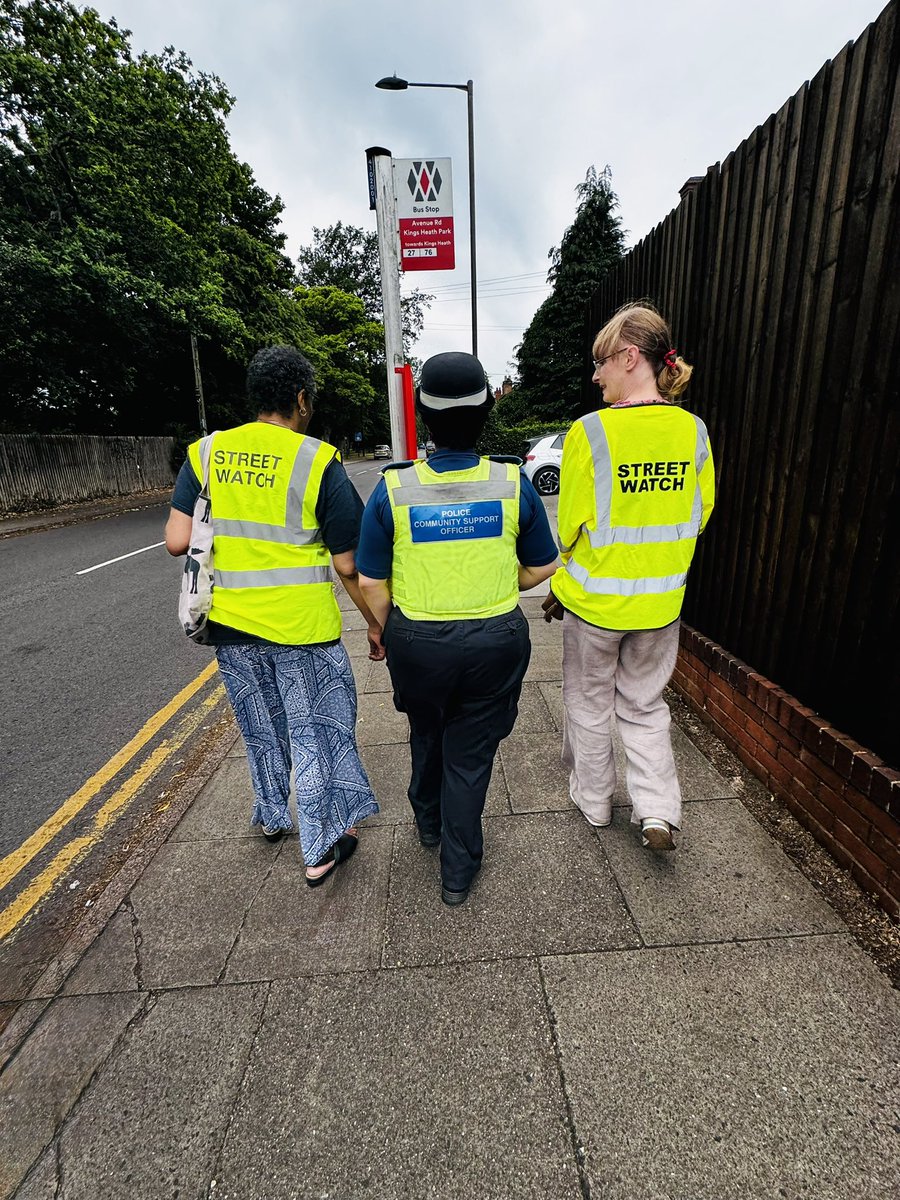 MoseleyHeathWMP's tweet image. This week we welcomed our brand new PCSOs into the @WMPolice family 👮♂️ good luck to each and every one of you!
And @StreetWatchWM patrols took place around Kings Heath in this lovely weather ☀️
@NKirkpatrickWMP @InspectorUllah