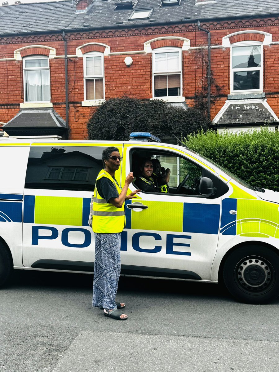 MoseleyHeathWMP's tweet image. This week we welcomed our brand new PCSOs into the @WMPolice family 👮♂️ good luck to each and every one of you!
And @StreetWatchWM patrols took place around Kings Heath in this lovely weather ☀️
@NKirkpatrickWMP @InspectorUllah