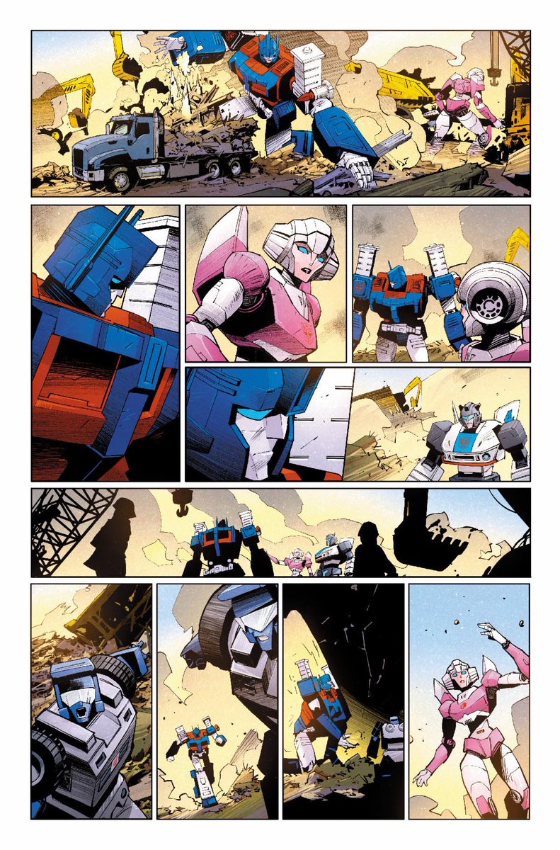 It seems Robert Kirkman and Dan Mora will be working on Skybound Transformers from #25! Big news! Preview pages look amazing