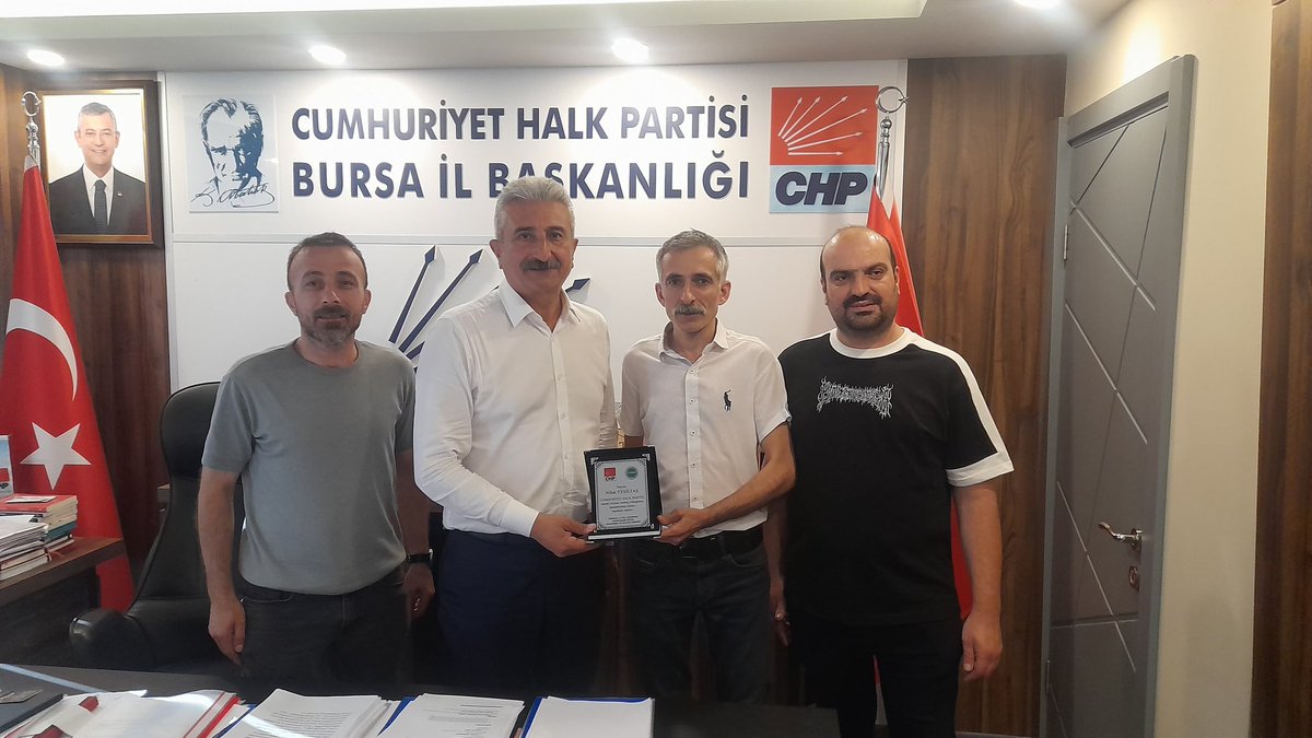 #Bursa Çıraklık ve Staj Sigortası Mağdurları Derneği Başkanı Fatih Yeniay ve Yönetim Kurulu Üyelerini, İl Başkanlığımızda ağırladık. 
#Staj ve #çıraklık sigortası mağduru vatandaşlarımızın yanlarında olmaya, birlikte mücadele etmeye devam edeceğiz. #ÇıraklıkVeStajSigortasıHaktır