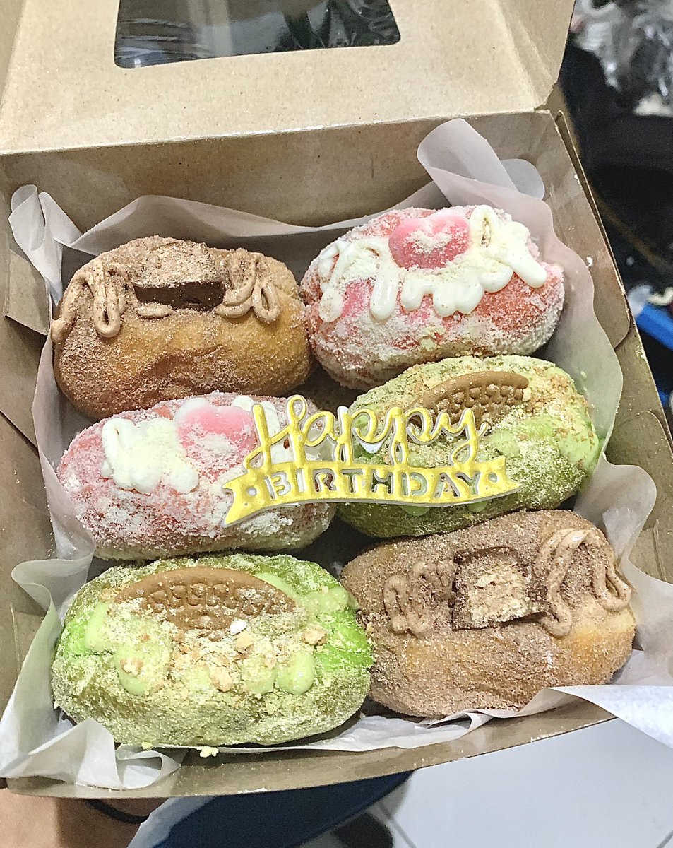 mayhesa_aira's tweet image. “kak maaf tapi diset Birthday apakah bisa, budget memyesuaikan saja”. Dengan Lantang saya jawab “SIAP BISAAAA”. 70Ribu aja🎀💞✨

#bomboloni #donat