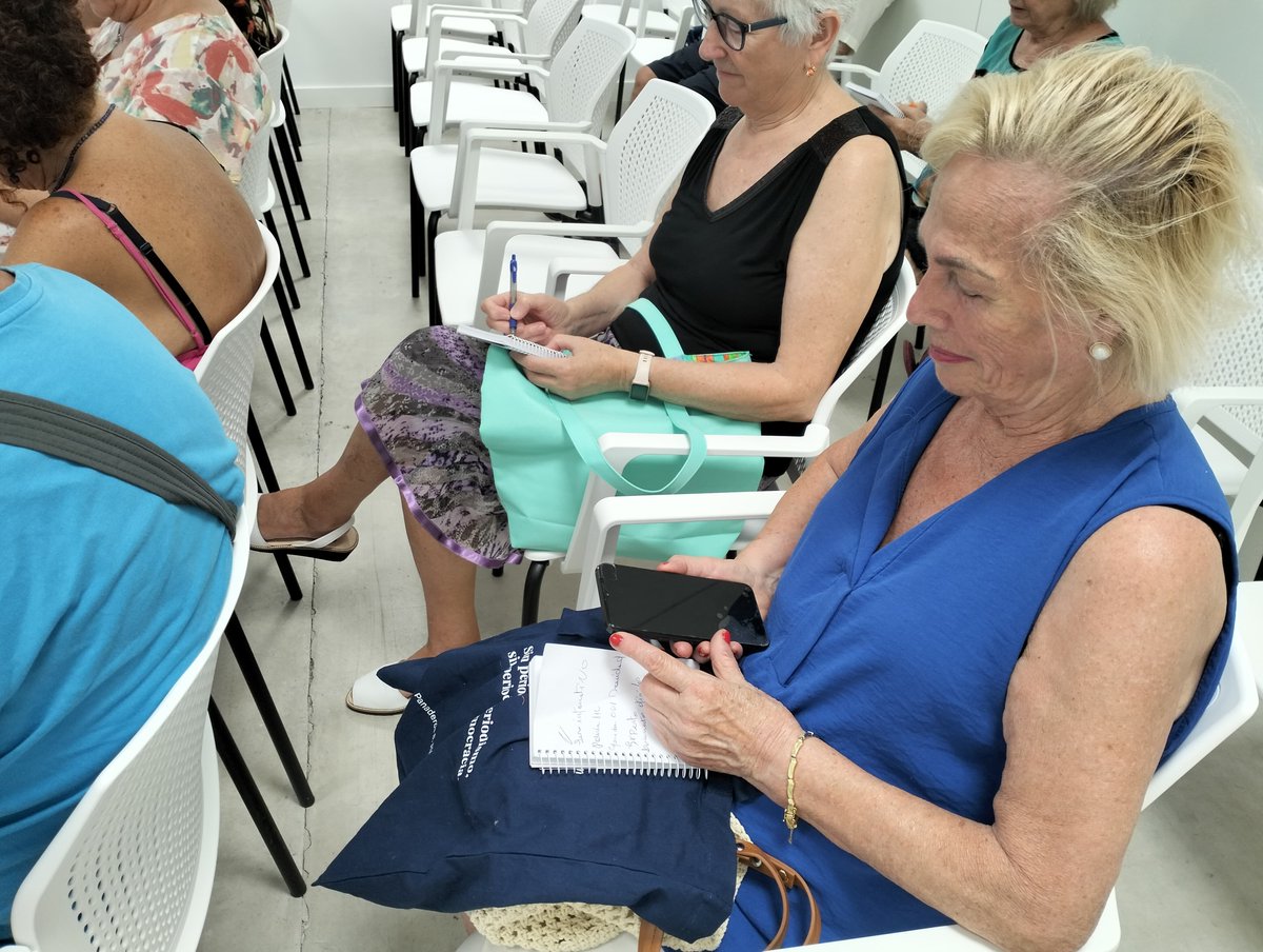🆕éxito de convocatoria en Torremolinos. Un nutrido grupo de alumn@s acude al cuarto y último taller de <a href="/PrensaSinEdad/">Prensa sin Edad</a>  en la localidad para aprender sobre alfabetización mediática y nuevas tecnologías.
💪 <a href="/aprensamalaga/">Asociación de la Prensa de Málaga</a>
🤝 <a href="/diputacionMLG/">Diputación de Málaga</a>, <a href="/FundlaCaixa/">Fundación ”la Caixa”</a> y <a href="/Torremolinos_On/">Torremolinos Informa</a>