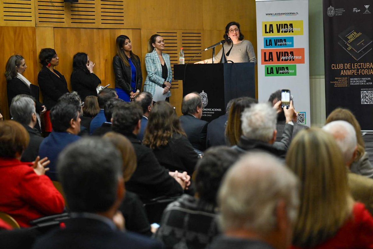 En tiempos donde la desinformación avanza rápido, reconocer a mujeres que apuestan por un periodismo serio y crítico es más importante que nunca. 

¡Felicitaciones <a href="/tv_monica/">Mónica Rincón González</a>  por el Premio Lenka Franulic! 👏
