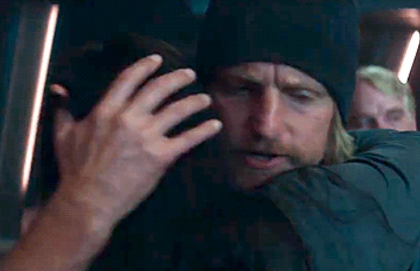 stupidsonglvr's tweet photo. from being the one receiving hugs for his own comfort to being the one giving the hugs to comfort someone else (katniss) https://t.co/0T9IXslyTO