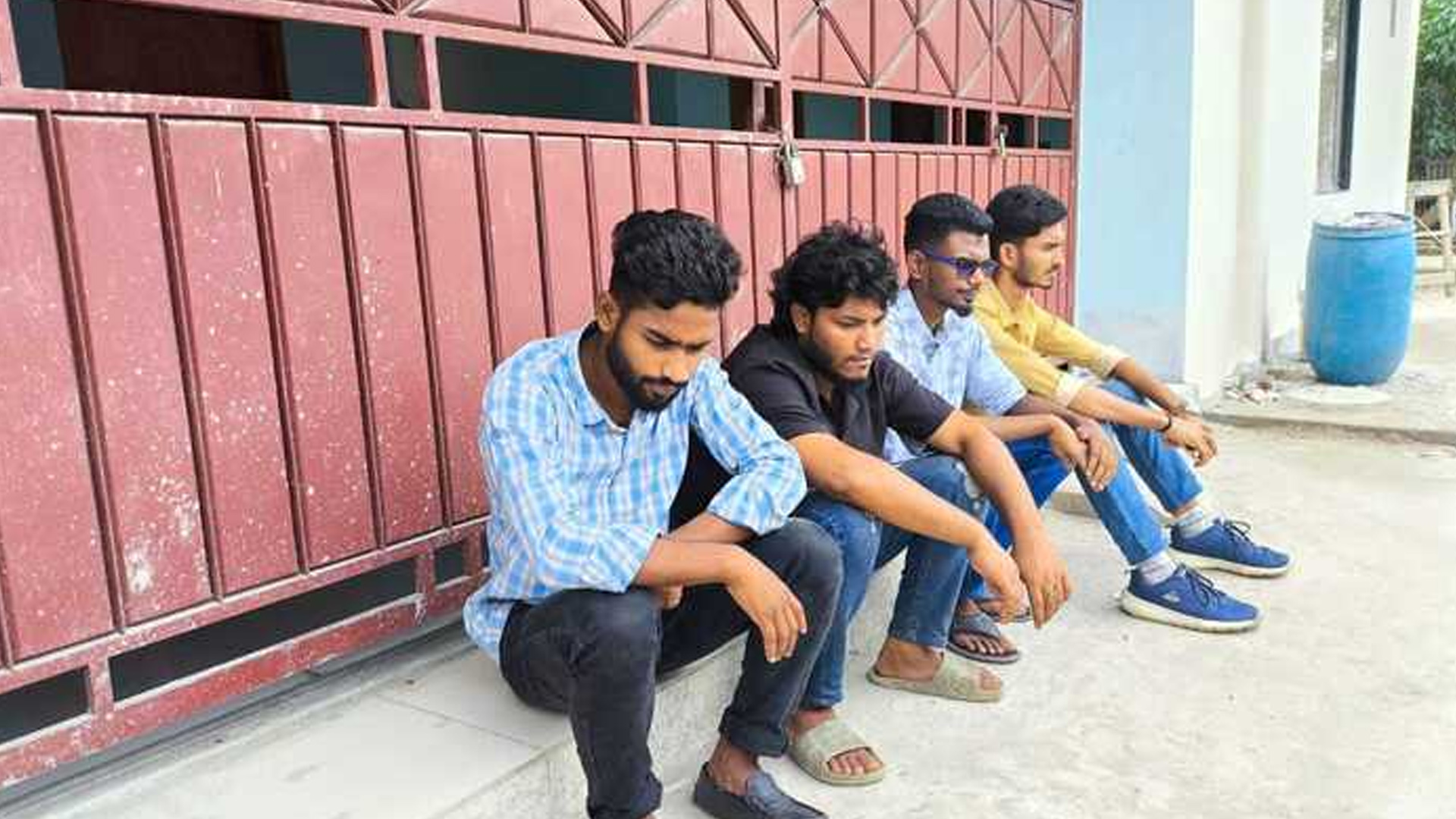 প্রবেশপত্র না থাকায় জামালপুরে এইচএসসি পরীক্ষা দিতে পারেনি ১৭ পরীক্ষার্থী, অভিযুক্ত প্রতিষ্ঠানের অধ্যক্ষ লাপাত্তা