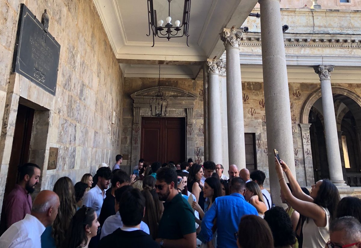USAL EC2U (@usal_ec2u) on Twitter photo 🇪🇸🇪🇺 | A fantastic turnout today at <a href="/usal/">Universidad de Salamanca</a> <a href="/FilologiaUsal/">Filología USAL</a> to celebrate the graduation of the <a href="/EC2U_Alliance/">EC2U Alliance of European Universities</a> Joint Master’s Programme European Languages, Cultures and Societies in Contact (2023–2025).
Congratulations to all graduates, wishing you every success in the future! 🎓🌍 🇪🇸🇪🇺 | A fantastic turnout today at <a href="/usal/">Universidad de Salamanca</a> <a href="/FilologiaUsal/">Filología USAL</a> to celebrate the graduation of the <a href="/EC2U_Alliance/">EC2U Alliance of European Universities</a> Joint Master’s Programme European Languages, Cultures and Societies in Contact (2023–2025).
Congratulations to all graduates, wishing you every success in the future! 🎓🌍