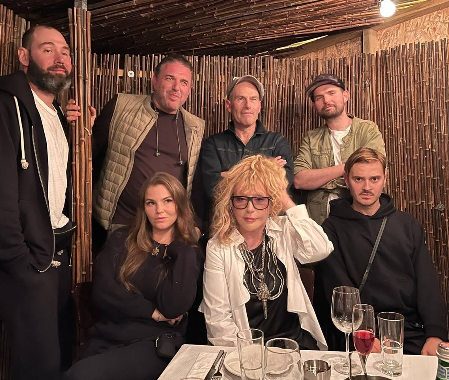 Вся перхоть в сборе.😌Лично мне ничего плохого не делали, но НЕНАВИЖУ предателей.😠