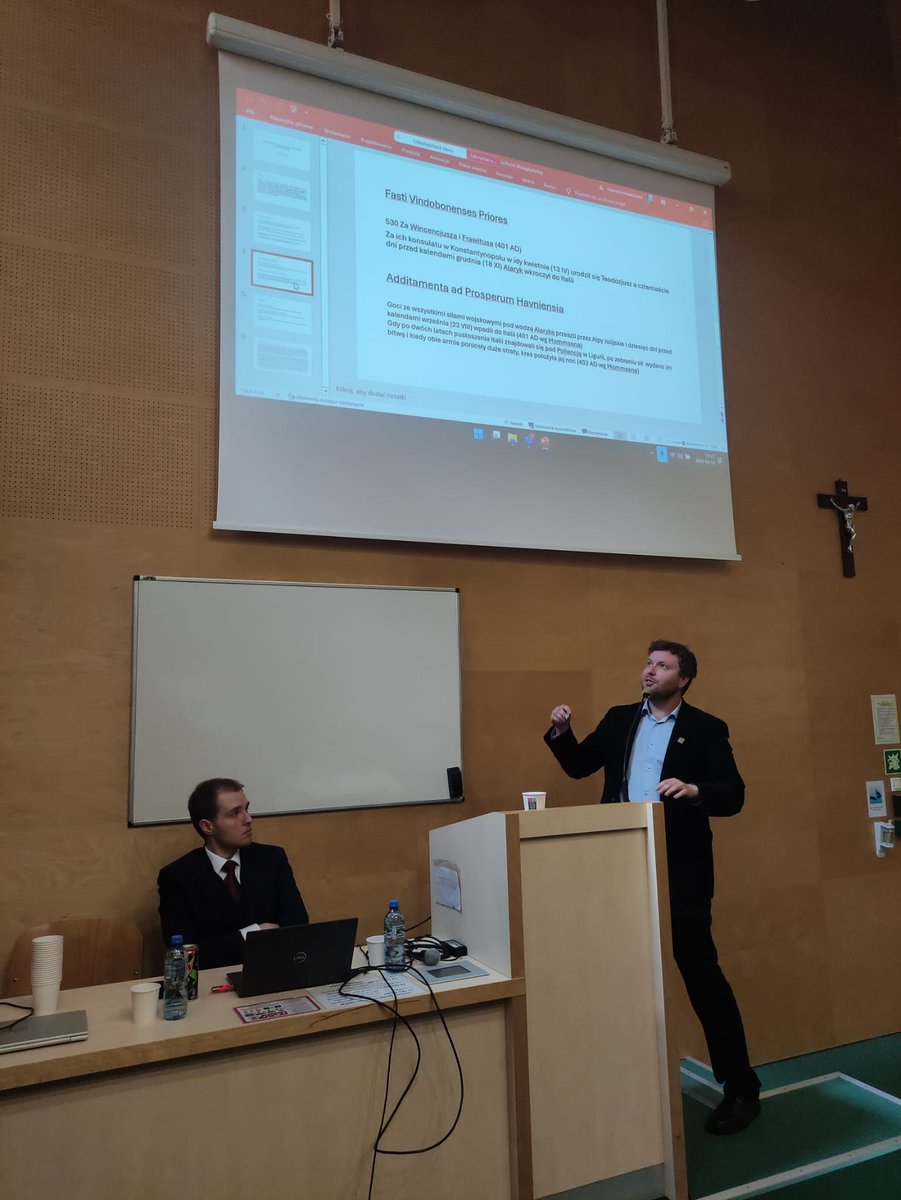 🗣 Pan dr Bartosz Kołoczek realizuje w ramach <a href="/historycznyUJ/">Wydział Historyczny Uniwersytetu Jagiellońskiego</a> projekt finansowany z NPRH pt. "Dzieła wszystkie Klaudiusza Klaudiana" 🙂 W ostatnich dniach wystąpił z referatem pt. "Najazd Alaryka na Italię w latach 401-402 w ujęciu Klaudiusza Klaudiana"👏