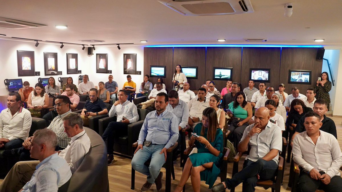 En el marco de los 60 años de vida administrativa del departamento, en alianza con la Fundación El Libro Total y Sistemas y Computadores S.A., hacemos la apertura oficial de la Casa del Libro Total Riohacha, un espacio cultural y la nueva gratuito para todos en La Guajira.