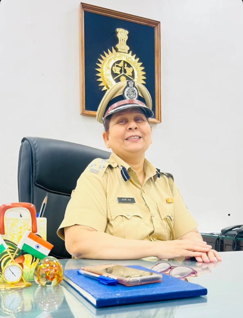 SunainaHoley's tweet photo. IG Swati Sathe 🫡
Started As Deputy Superintendent Prisons and Became IG Prisons, Maharashtra Today.

First Woman IG Prisons Of Maharashtra.

I am super duper proud of you my dearest @swatisathe4 Tai ❤️

Extremely Well Deserved Promotion..
Hearty Congratulations Taayde 🥳 

My Heart Is Full ❤️