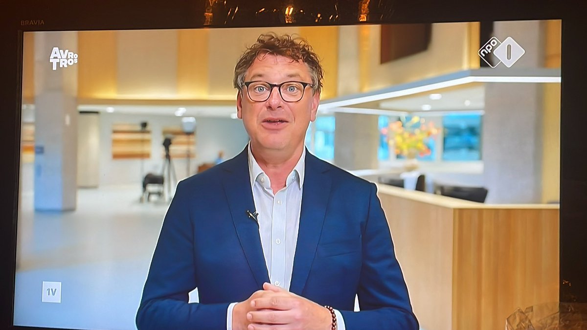#KromLinks TV snapt weer niets van de PVV politiek. De nieuwe asielwet krijgt uiteraard geen steun in afgezwakte vorm. Dus het overgebleven zooitje krijgt ook niet de eer!!