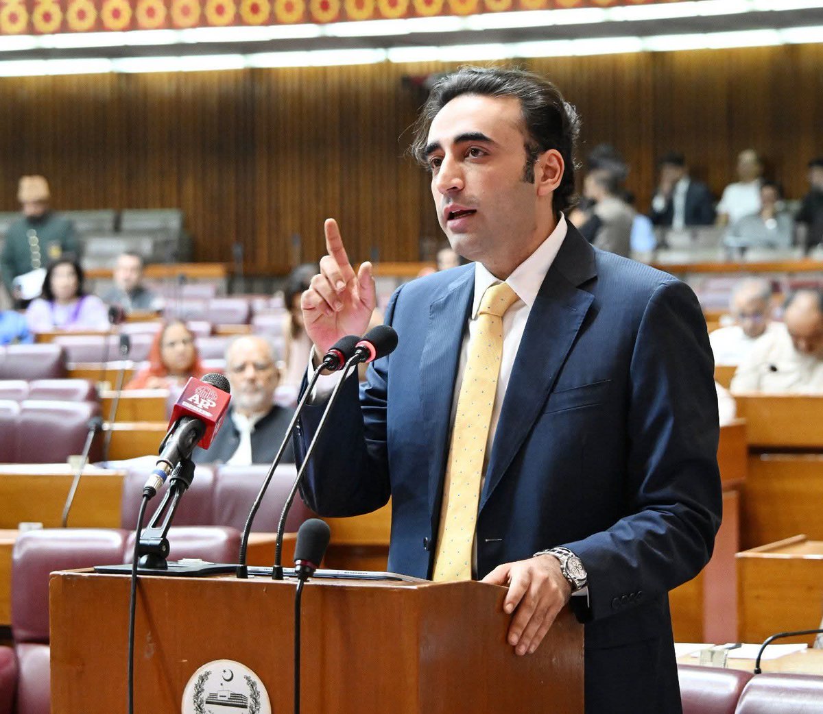 آج بھی ہم امن کے داعی ہیں — کشمیر ہو یا سندھ طاس معاہدہ، دہشتگردی ہو یا خطے کا استحکام، حل صرف ڈائیلاگ اور سفارتکاری سے ممکن ہے۔
پاکستان کا مقدمہ سچ پر مبنی ہے، اور یہی ہماری اصل طاقت ہے
چیئرمین بلاول بھٹو زرداری
<a href="/BBhuttoZardari/">BilawalBhuttoZardari</a>