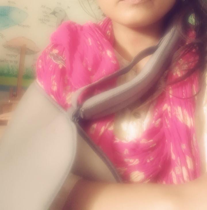 Jyoti21266416's tweet photo. दो बार एक्सीडेंट से गुजरी हूं।बहुत तकलीफ झेले और झेल रहे।स्ट्रांग हूं लेकिन इसका मतलब ये नहीं कि दर्द नहीं होता हमनें पहला विकल्प नगर निगम और दूसरा तीसरा भी नजदीक का पंचायत भरा।इस आशा में कि अब दुःख दूर होगा।सेम जिला ।अभ्यावेदन में सब लिखा।
@sidarths 🙏
@NitishKumar 🙏 https://t.co/cshbKxf4hL