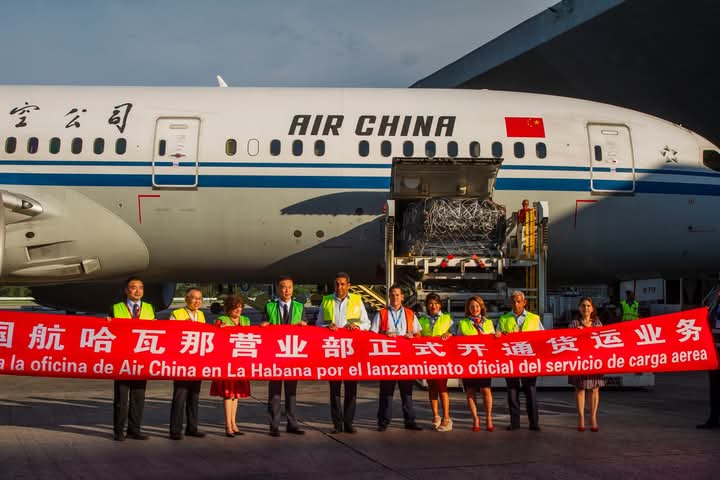 🇨🇺✈️🇨🇳| Cuba y China concretaron  su primer vuelo de carga, fortaleciendo lazos bilaterales y abriendo nuevas rutas al comercio, un paso importante en la aviación comercial entre los dos países. 

📷| Fotos Naturaleza Secreta, tomadas del perfil de <a href="/E_RdgzDavila/">Eduardo Rodríguez Dávila</a>.