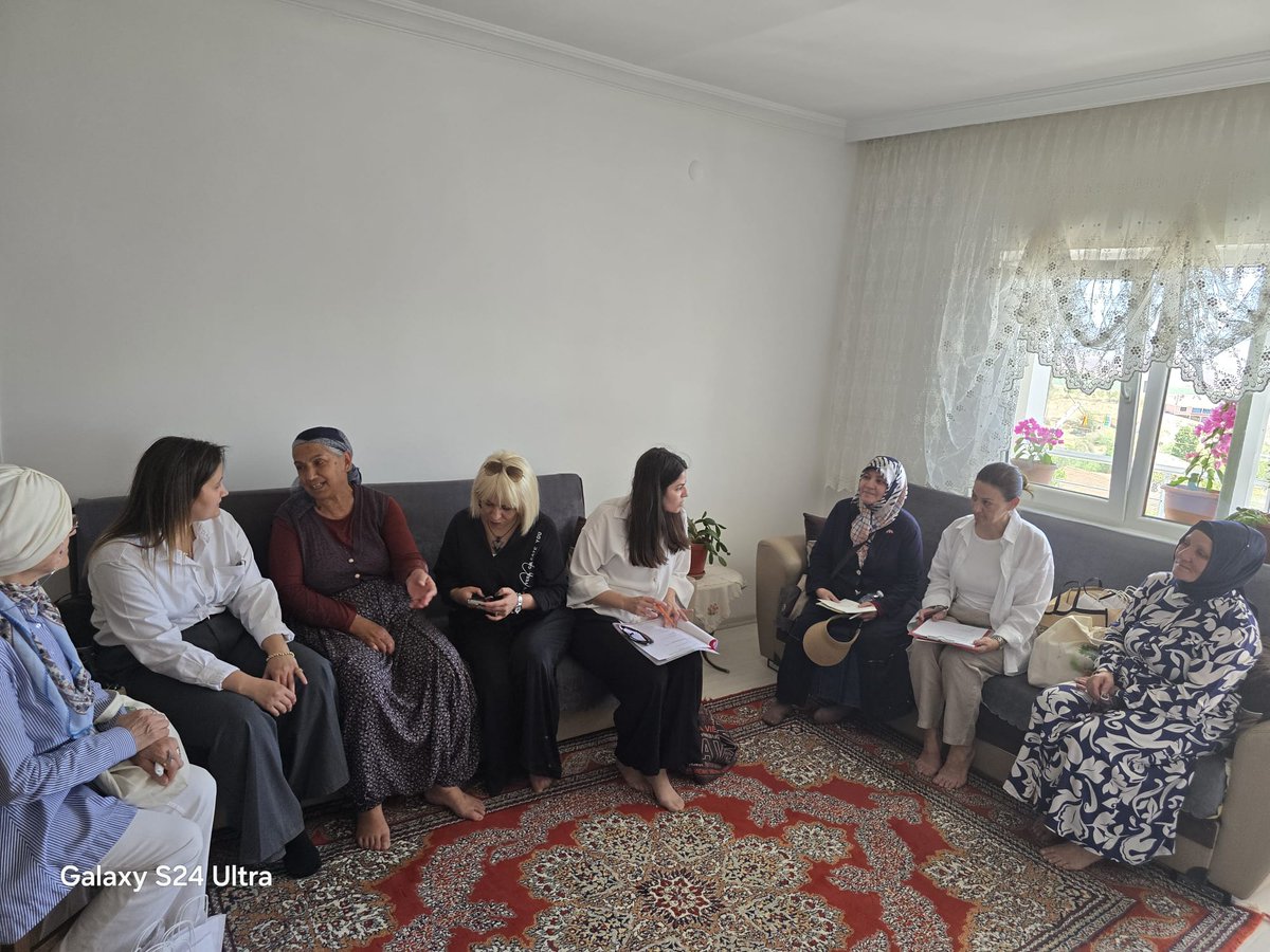 AK Kadın Çankaya (@akcankayakadin1) on Twitter photo 📍Çavuşlu Mahallesi
İlçe K.Kolları Başkanımız Sn.<a href="/deryakaytan8405/">Derya Kaytan</a>,İlçe Koordinatörlerimiz Sn.<a href="/dilanngungorr/">Dilan Güngör</a> ve Sn. <a href="/fatimakayaermis/">Fatıma Ermiş</a> 'in katılımlarıyla Seçim İşleri Birimimizin koordinasyonunda eş zamanlı saha çalışmasını gerçekleştirdik.
<a href="/tugbaisikercan/">Tuğba IŞIK ERCAN</a>
<a href="/akgul_aysel/">Aysel Koçak Akgül</a> 📍Çavuşlu Mahallesi
İlçe K.Kolları Başkanımız Sn.<a href="/deryakaytan8405/">Derya Kaytan</a>,İlçe Koordinatörlerimiz Sn.<a href="/dilanngungorr/">Dilan Güngör</a> ve Sn. <a href="/fatimakayaermis/">Fatıma Ermiş</a> 'in katılımlarıyla Seçim İşleri Birimimizin koordinasyonunda eş zamanlı saha çalışmasını gerçekleştirdik.
<a href="/tugbaisikercan/">Tuğba IŞIK ERCAN</a>
<a href="/akgul_aysel/">Aysel Koçak Akgül</a>