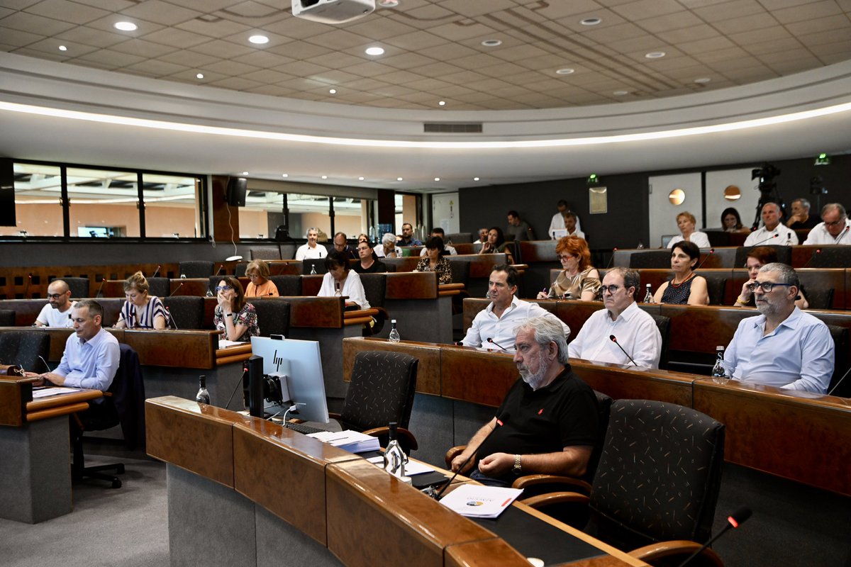 #ConseilMunicipal
✅ Nouvelle navette express vers le centre-ville.
Dans le même esprit que la navette express entre le parking de la Miséricorde et la préfecture, et dans le cadre de la desserte du téléphérique, une voie dédiée aux bus va voir le jour sur l’axe littoral