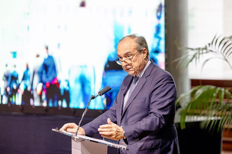 👀 Continuamos con la conferencia de José Alberto González-Ruiz Martínez, secretario general de <a href="/CEOE_ES/">CEOE</a>: “La colaboración público-privada en el ámbito universitario” presentada por <a href="/AAbrilAbadin/">Antonio Abril Abadín</a>, presidente de la #CCS