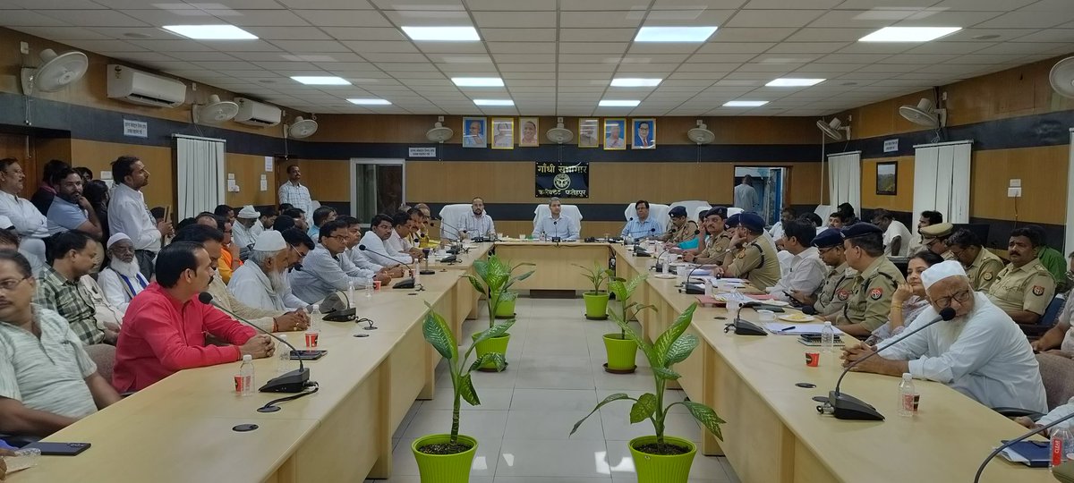 DM FATEHPUR (@dmfatehpur) on Twitter photo आगामी त्योहारों मोहर्रम,जगन्नाथ यात्रा,श्रावण मास, कावड़ यात्रा,नागपंचमी इत्यादि को आपसी भाईचारा एवं सौहार्दपूर्ण तरीके के साथ मनाने तथा शांति व्यवस्था बनाए रखने हेतु पीस कमेटी की बैठक कर संबंधित को आवश्यक दिशा निर्देश दिए।<a href="/CMOfficeUP/">CM Office, GoUP</a> <a href="/ChiefSecyUP/">Chief Secretary, GoUP</a> <a href="/InfoDeptUP/">Information and Public Relations Department, UP</a> <a href="/CommissionerPrg/">Commissioner Prayagraj</a> आगामी त्योहारों मोहर्रम,जगन्नाथ यात्रा,श्रावण मास, कावड़ यात्रा,नागपंचमी इत्यादि को आपसी भाईचारा एवं सौहार्दपूर्ण तरीके के साथ मनाने तथा शांति व्यवस्था बनाए रखने हेतु पीस कमेटी की बैठक कर संबंधित को आवश्यक दिशा निर्देश दिए।<a href="/CMOfficeUP/">CM Office, GoUP</a> <a href="/ChiefSecyUP/">Chief Secretary, GoUP</a> <a href="/InfoDeptUP/">Information and Public Relations Department, UP</a> <a href="/CommissionerPrg/">Commissioner Prayagraj</a>