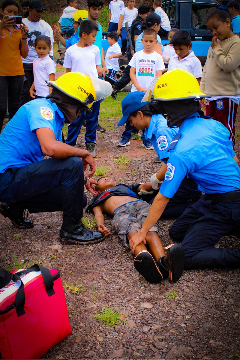 I Ejercicio Nacional De Protección Y Salvaguarda De La vida Multiamenza.

Servidores Públicos activados poniendo en práctica evacuación y ubicándose en puntos de Seguridad 

MINED
MINSA
ALCALDIA
Policia Nacional
DGB (Direccion General De Bomberos)