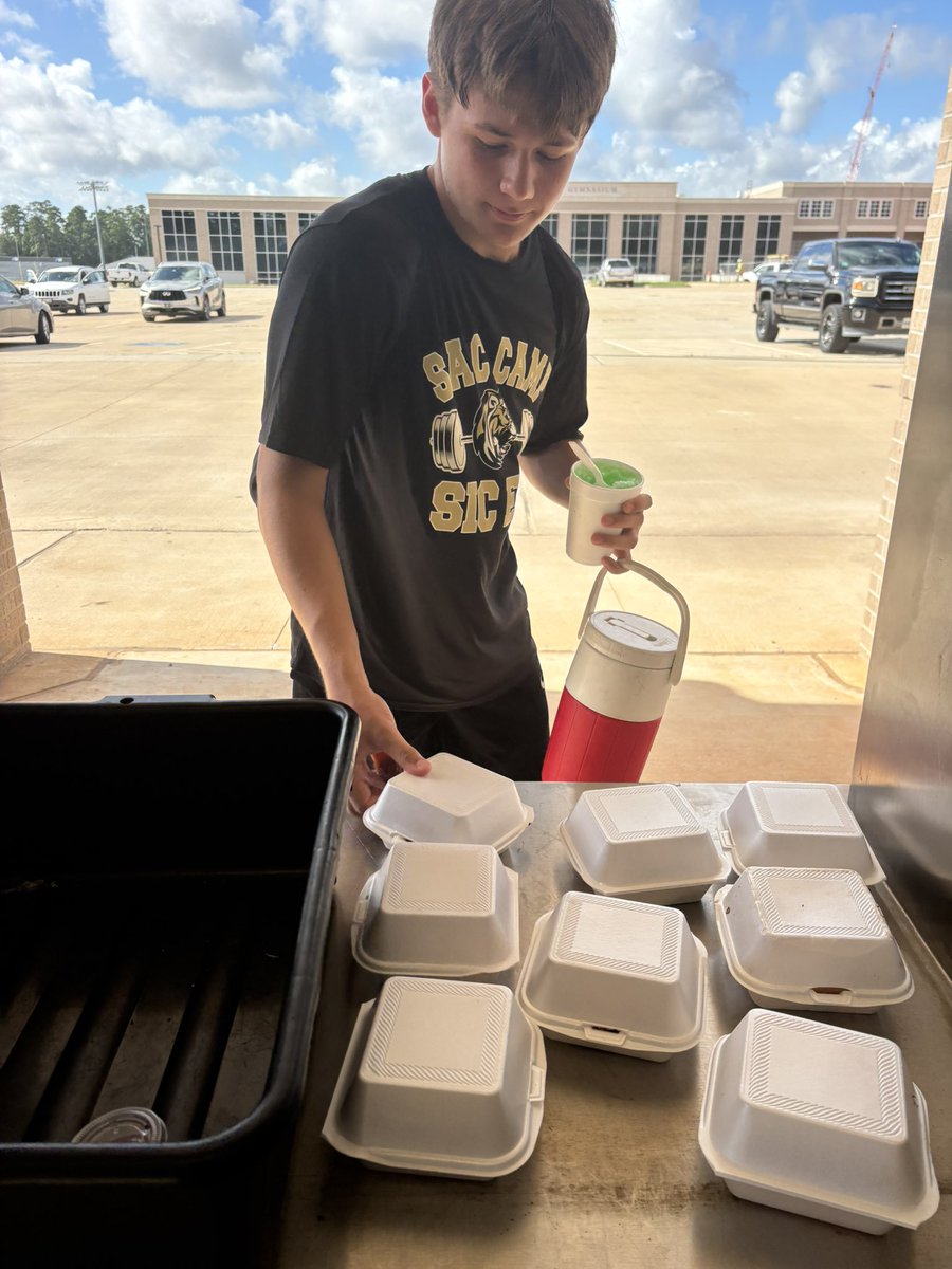 Appreciate Conroe’s own “Sno Biznis” for providing Snow-cones and BBQ sandwiches for the boys as they wrap up the start of phase 4! 

Good job fellas. Enjoy the break. Be safe💯

#SicEmTigers🐅