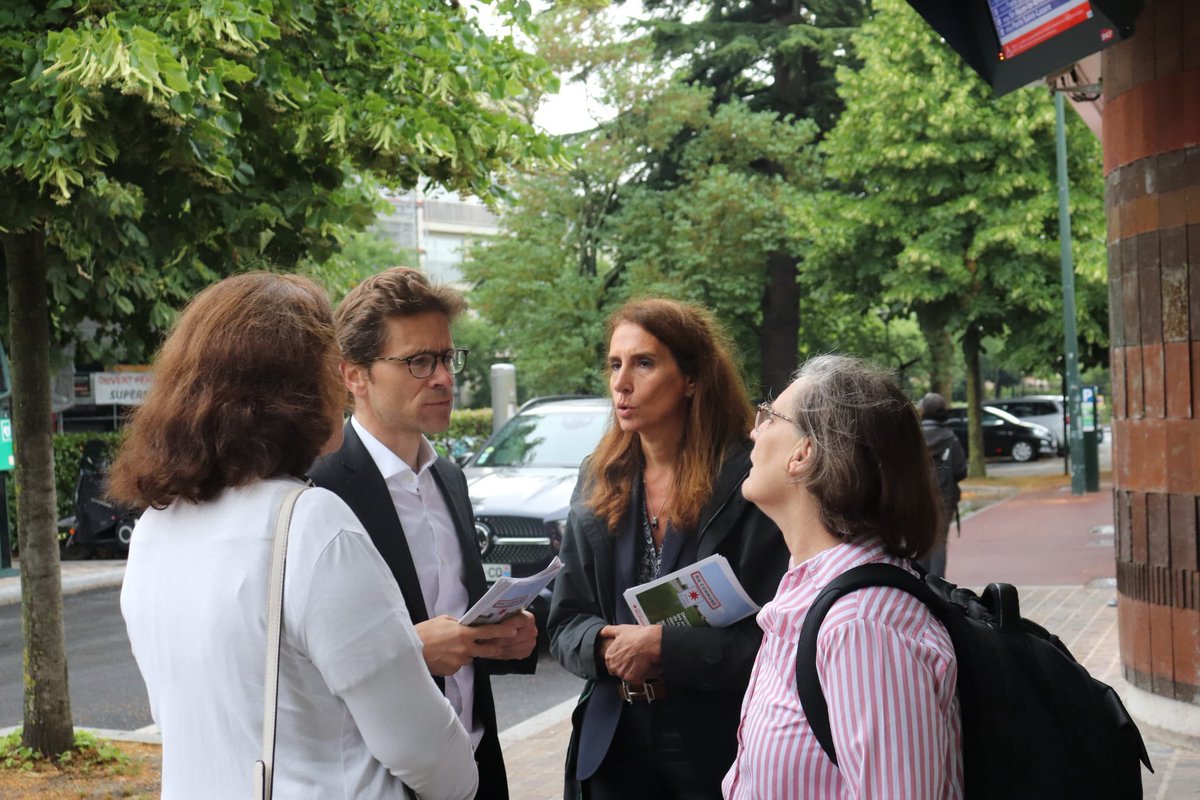 Geoffroy Didier (@geoffroydidier) on Twitter photo À Garches puis à Vaucresson à la rencontre des franciliens, dans le cadre du bilan de mi-mandat de la région <a href="/iledefrance/">Région Île-de-France</a> et de <a href="/vpecresse/">Valérie Pécresse</a>.
Merci à <a href="/Sego2Larminat/">Ségolène de Larminat</a> <a href="/SLMonzani/">Sandra Liebmann-Monzani</a> <a href="/ChailletMarion/">Chaillet Marion</a> de leur présence et de leur dynamisme ! À Garches puis à Vaucresson à la rencontre des franciliens, dans le cadre du bilan de mi-mandat de la région <a href="/iledefrance/">Région Île-de-France</a> et de <a href="/vpecresse/">Valérie Pécresse</a>.
Merci à <a href="/Sego2Larminat/">Ségolène de Larminat</a> <a href="/SLMonzani/">Sandra Liebmann-Monzani</a> <a href="/ChailletMarion/">Chaillet Marion</a> de leur présence et de leur dynamisme !