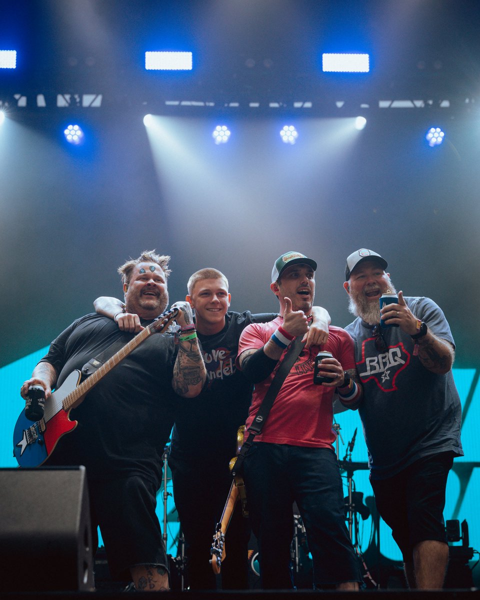 surprise cameo by doctor doofenshmirtz during the @bowlingforsoup performance 🤭